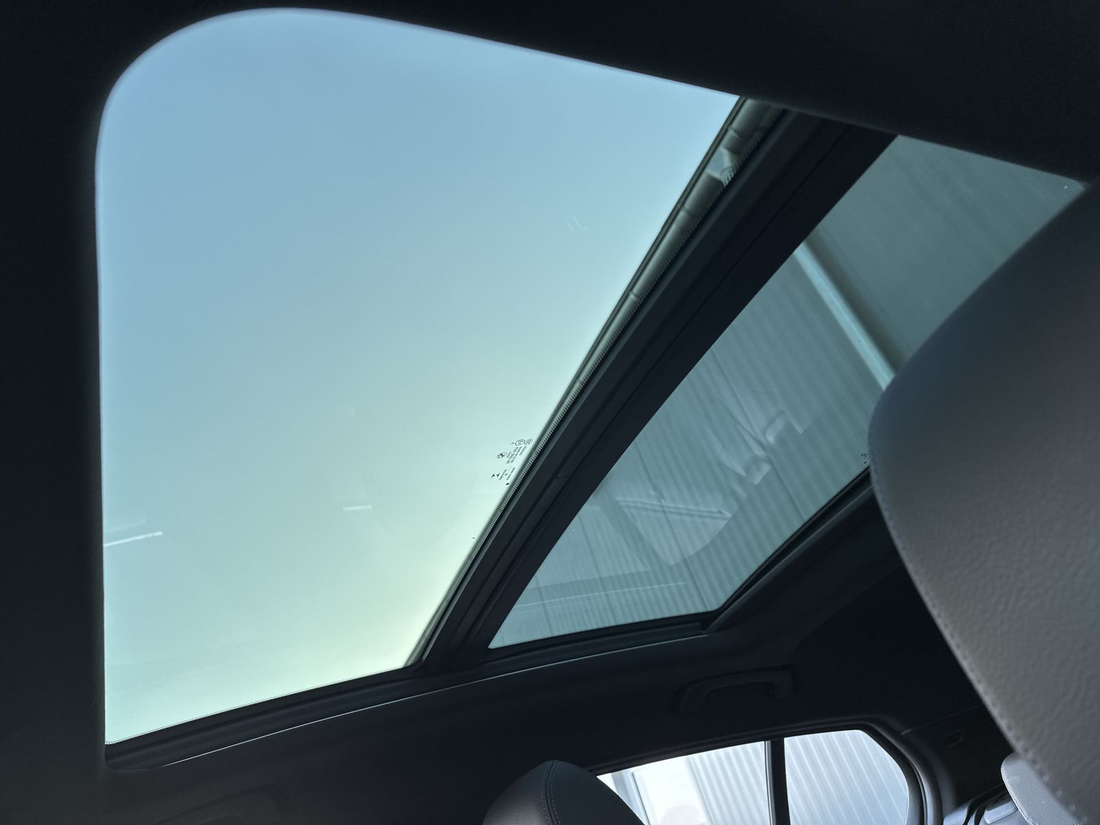 Fahrzeugabbildung BMW 120i 5-Türer M-Sport Aut. NAV+LED+PANO+18ZO+HIFI