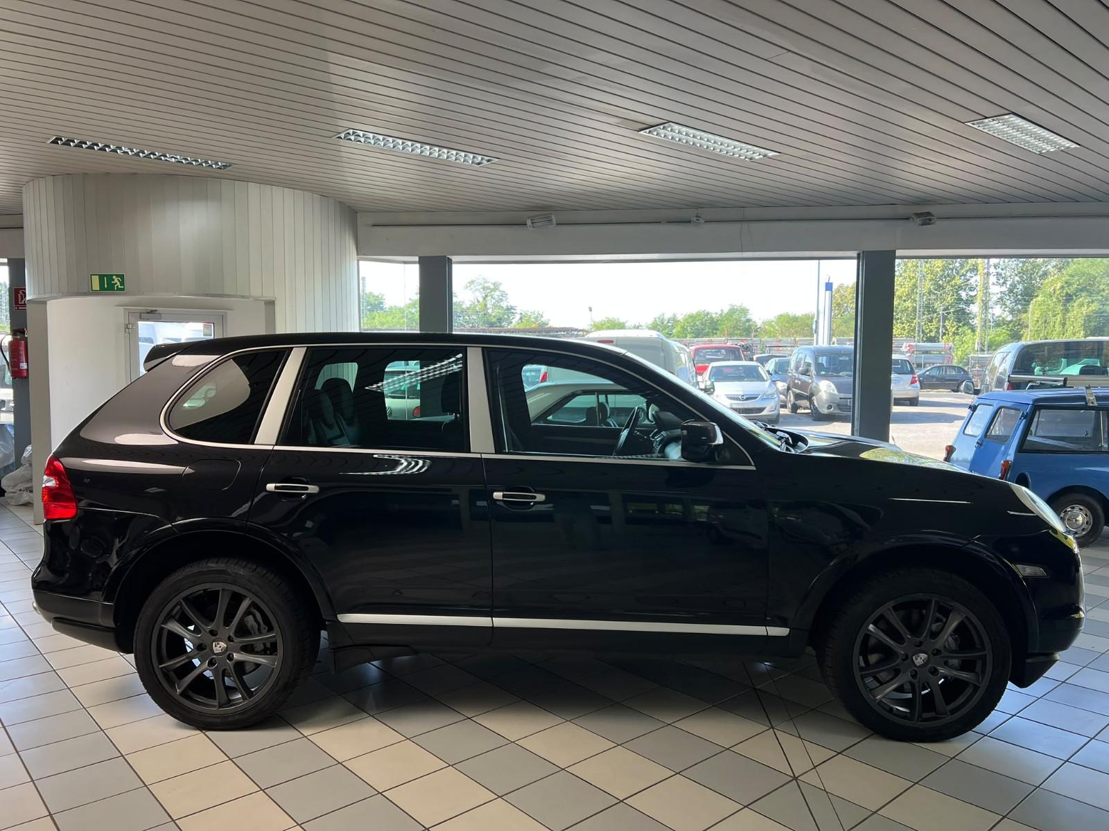 Porsche Cayenne S 4.8 V8 385 ch BVA 4x4 / Suspension pneumatique PASM / Toit ouvrant / Cuir / Jantes 20"