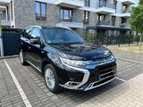 Mitsubishi Outlander 2.4 MIVEC PLUG-IN HYBRID 4WD Top  - Mitsubishi Outlander mit Hybrid-Antrieb: In Plug