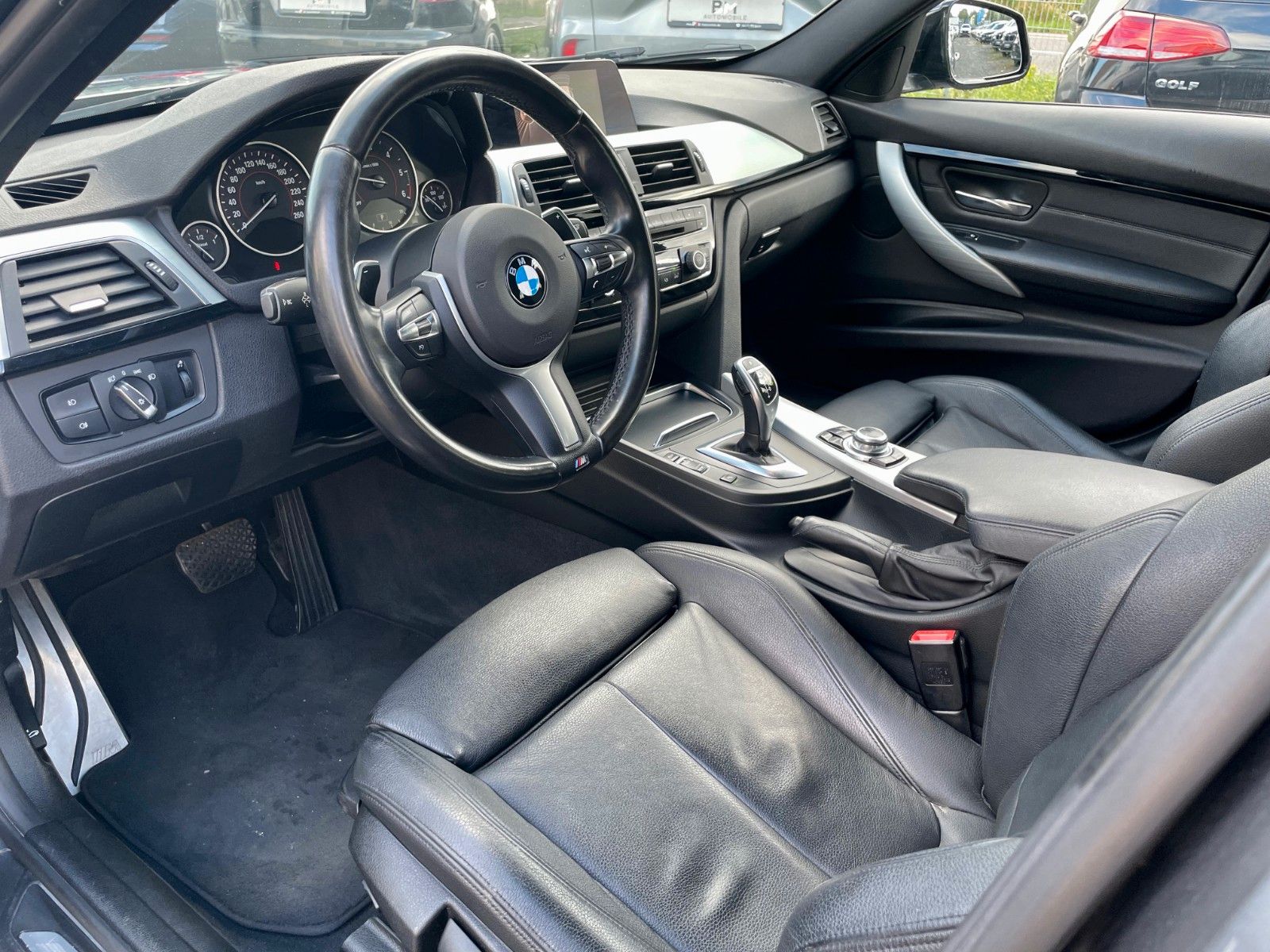 Fahrzeugabbildung BMW 320d xDrive Sport-Aut. M SPORTPAKET Navi LED AHK