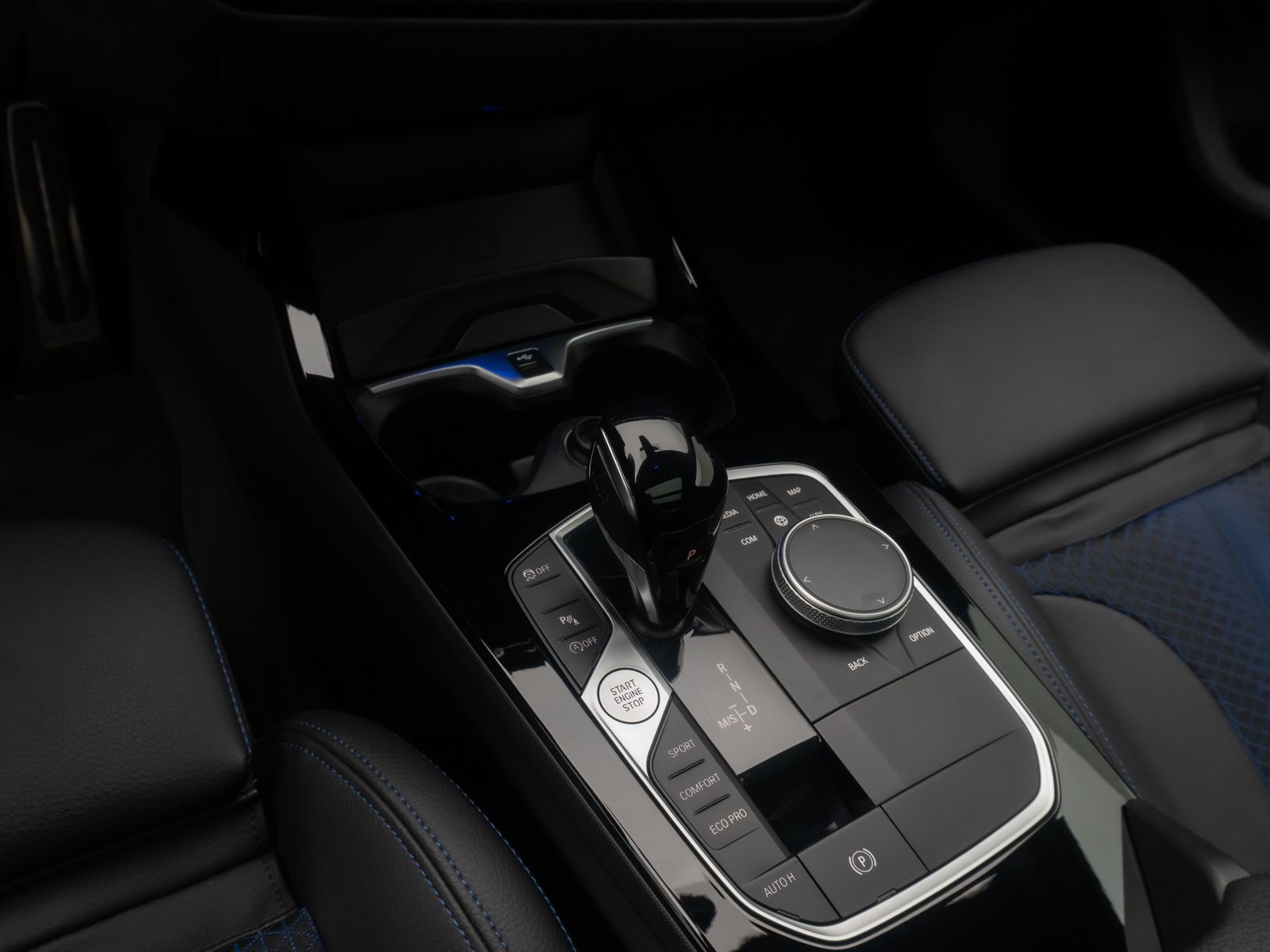 Fahrzeugabbildung BMW 218i Gran Coupé M Sport Kamera DAB HUD Panorama