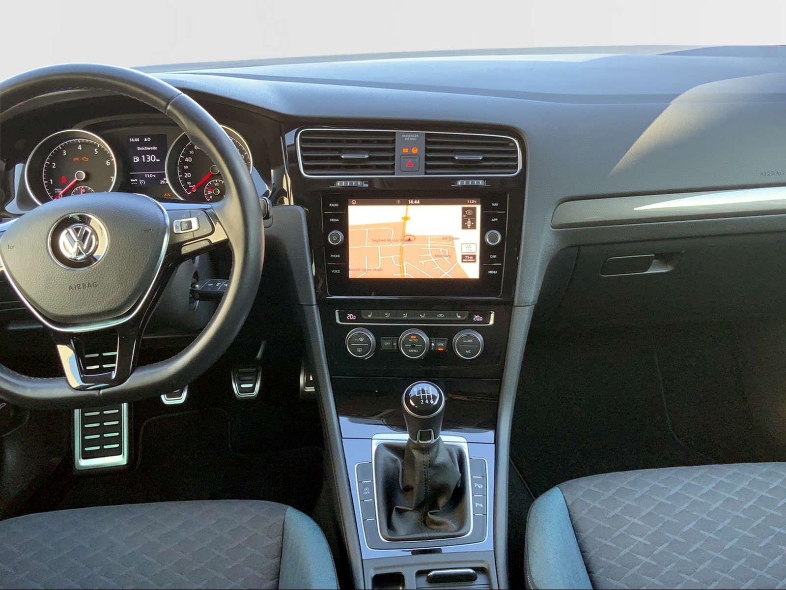 Golf VII 1.0 TSI IQ.DRIVE,NAV,SHZ, Light Assist.