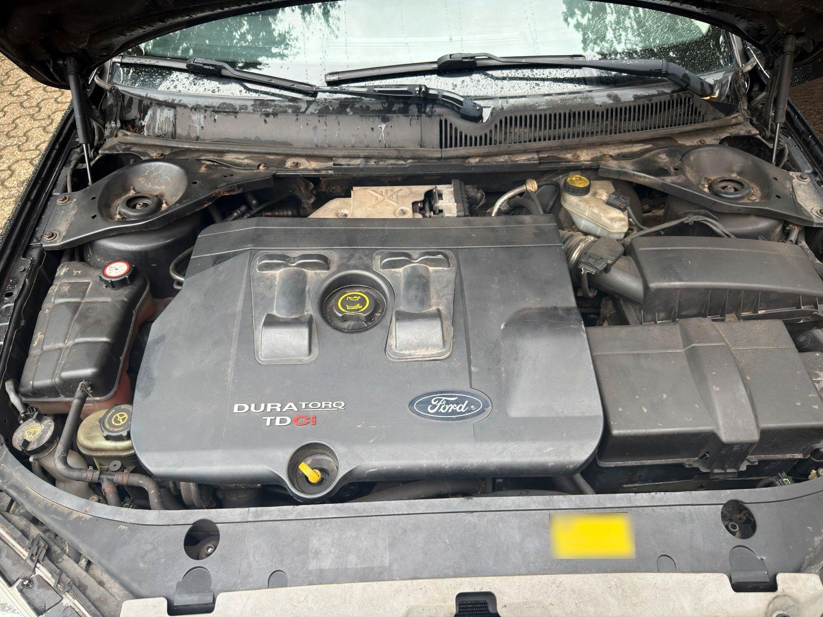 Ford Mondeo 2004 — photo 10