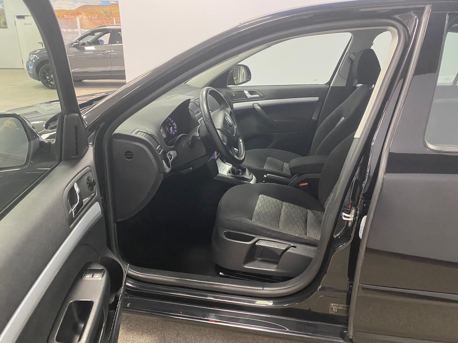 Fahrzeugabbildung SKODA Octavia 1.2 TSI Ambiente KLIMA+PDC+SITZHEIZ+1.HA