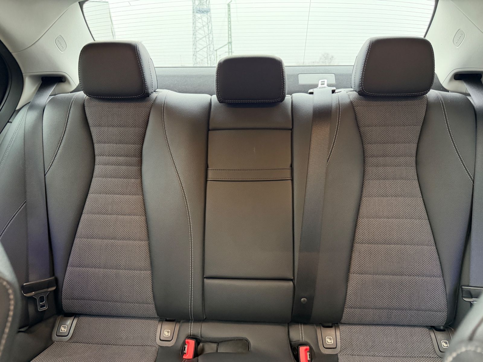 Fahrzeugabbildung Mercedes-Benz E 220d Night-Paket*JUNGE STERNE*KAMERA*LED*