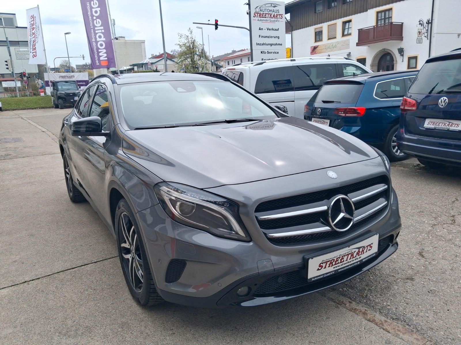 Mercedes-Benz GLA 220 CDI / d Automatik Panorama PDC 8fach