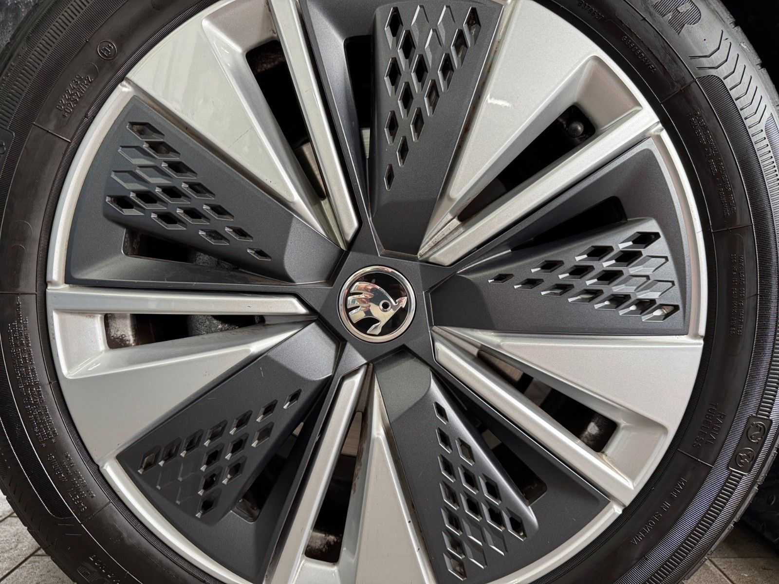 Fahrzeugabbildung SKODA Karoq Ambition 1.0 TSI
