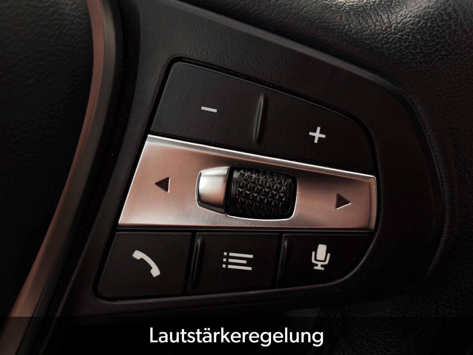 Fahrzeugabbildung BMW 330e Touring ACC HuD HiFi CAM Navi LED CarPlay