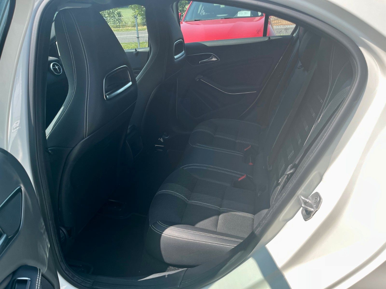 Fahrzeugabbildung Mercedes-Benz A 180 BE URBAN Navi LED SPORTSITZE Leder 2.HAND