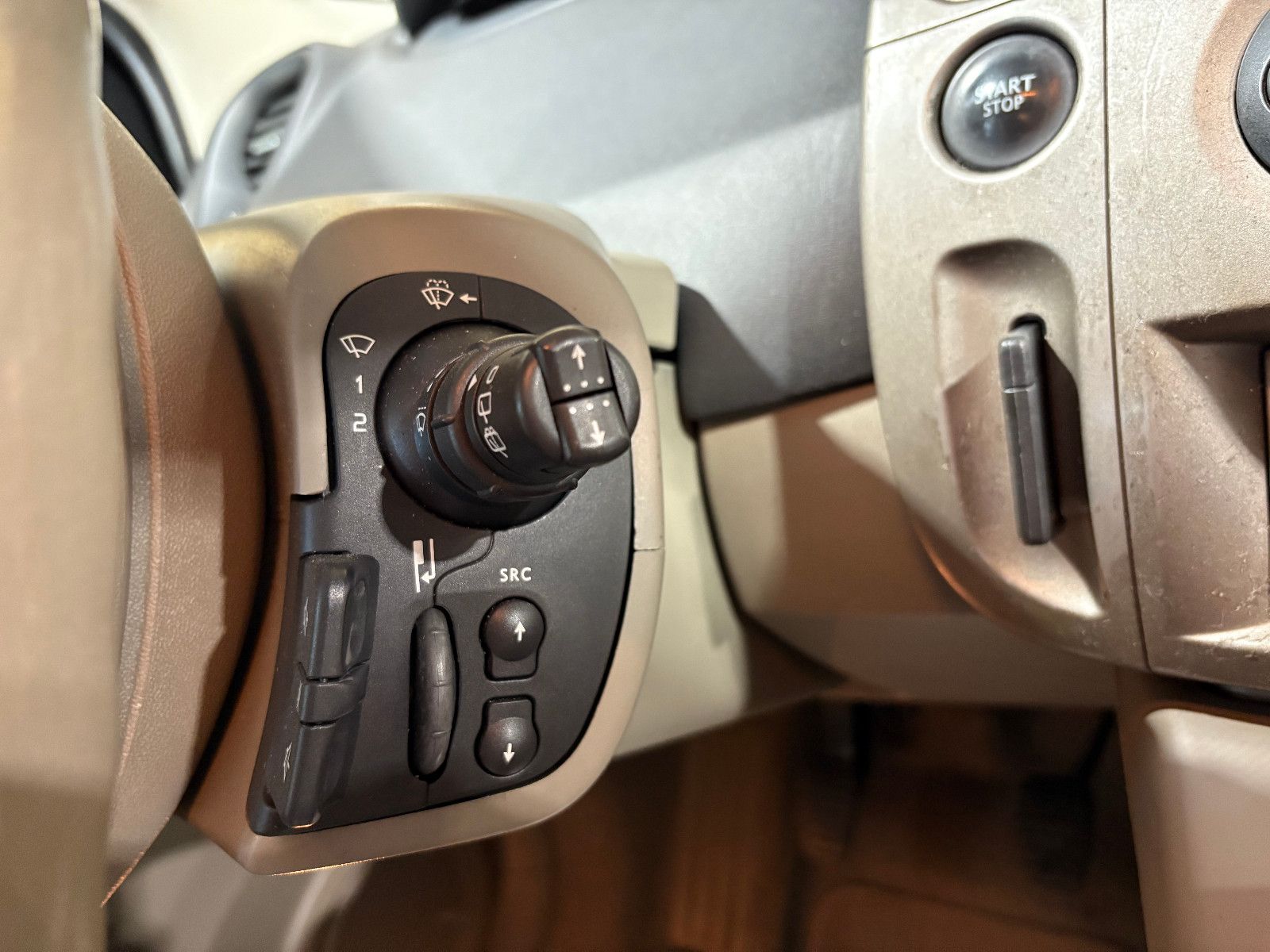 Fahrzeugabbildung Renault Scenic II Grand Privilege/7-SITZ/PANO/NAVI/SHZ/