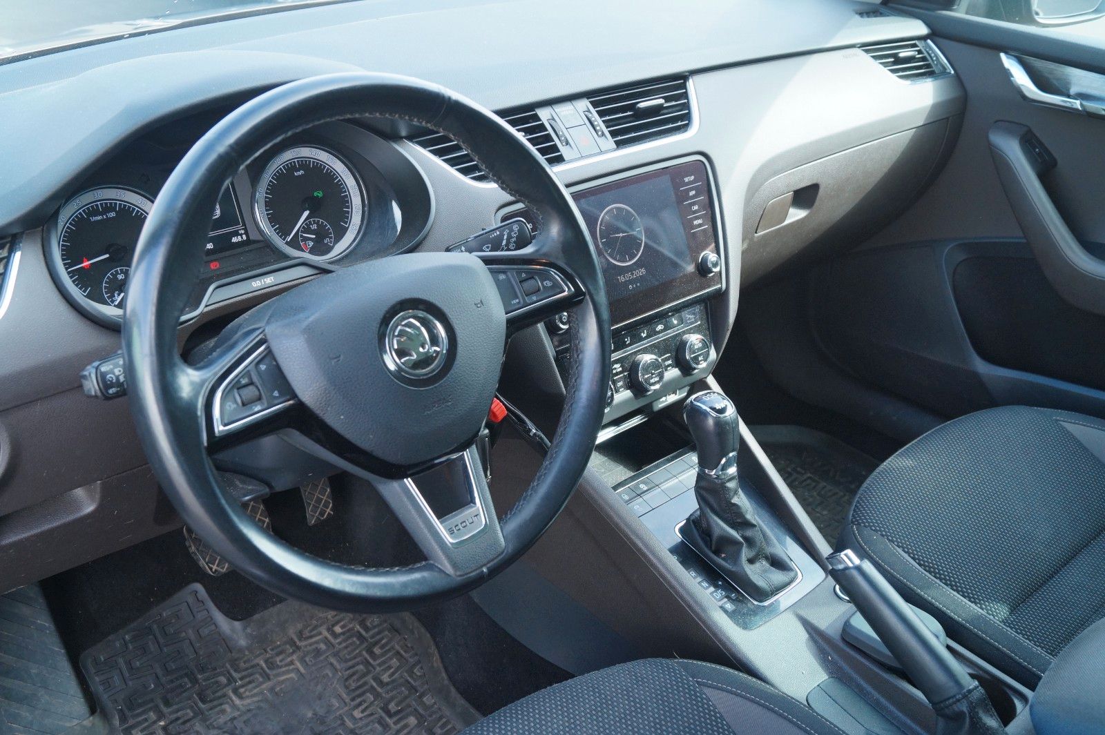 Fahrzeugabbildung SKODA Octavia Combi Scout 4x4*1.Hand
