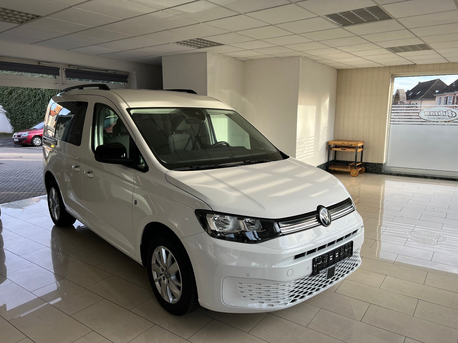 VW Caddy Life, AHK, Tempom.