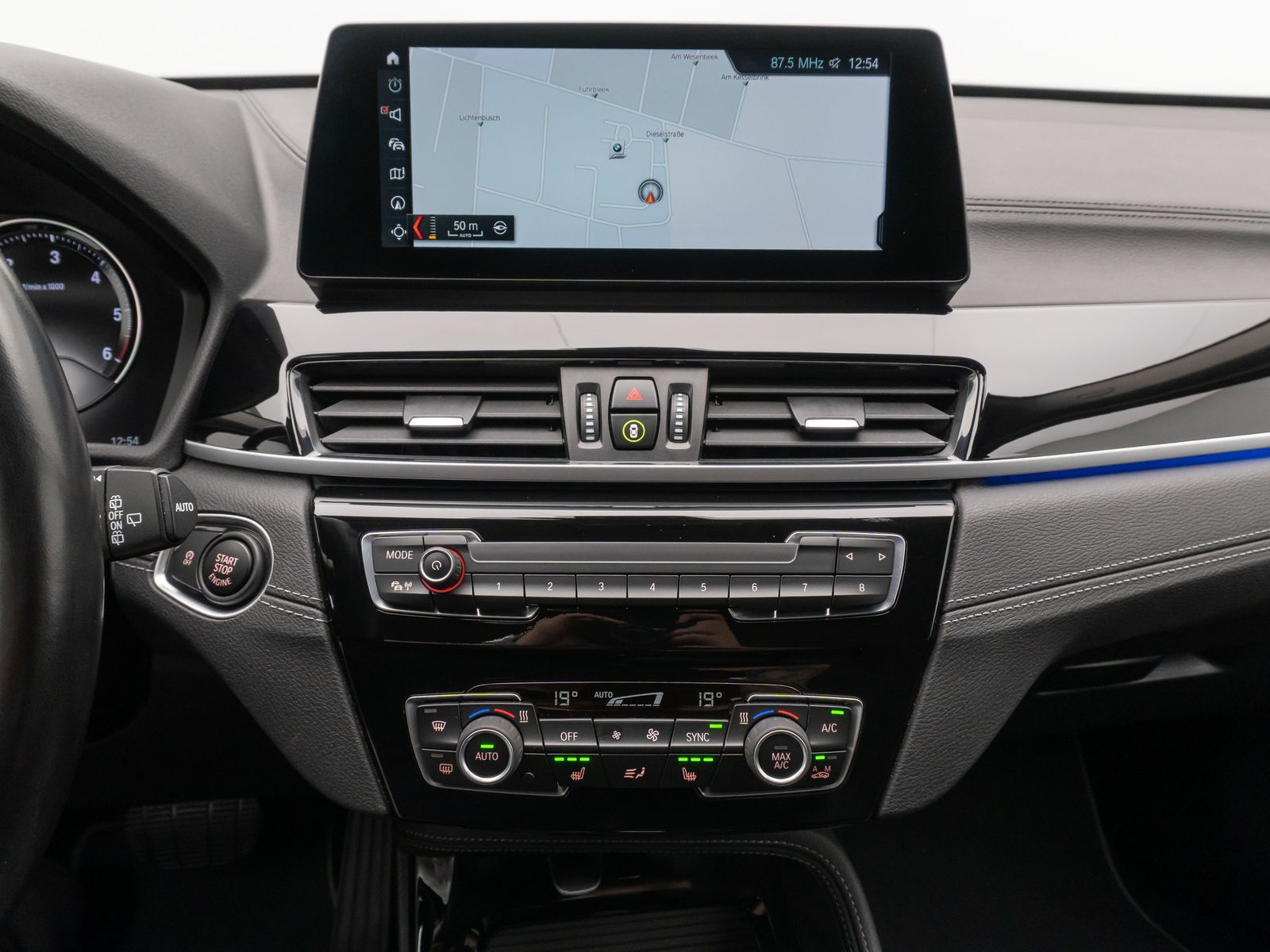 Fahrzeugabbildung BMW X1 sD20d xLine Navi+HUD Kamera DAB AHK Sportsitz