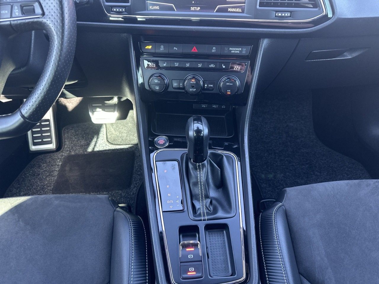 Fahrzeugabbildung SEAT Leon Cupra 2.0 TSI 213 kW (290 PS) 7-Gang-DSG - mit KI generiert/bearbeitet