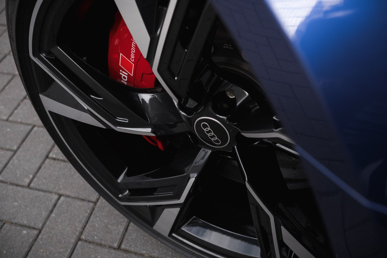 Fahrzeugabbildung Audi RS6 Avant-Sonderfarbe-Keramik-Bang&Olufsen