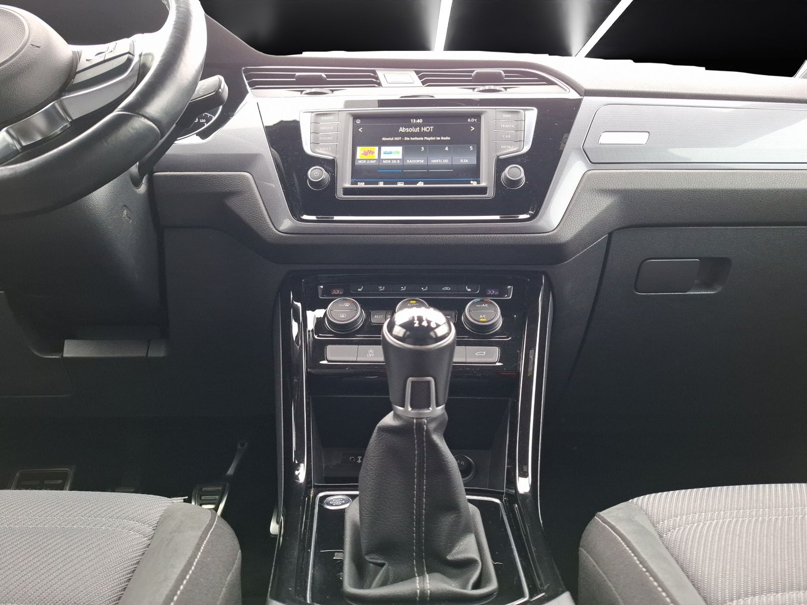 Fahrzeugabbildung Volkswagen Touran TDI Highline 7-Si R-Line LED AHK Navi ACC