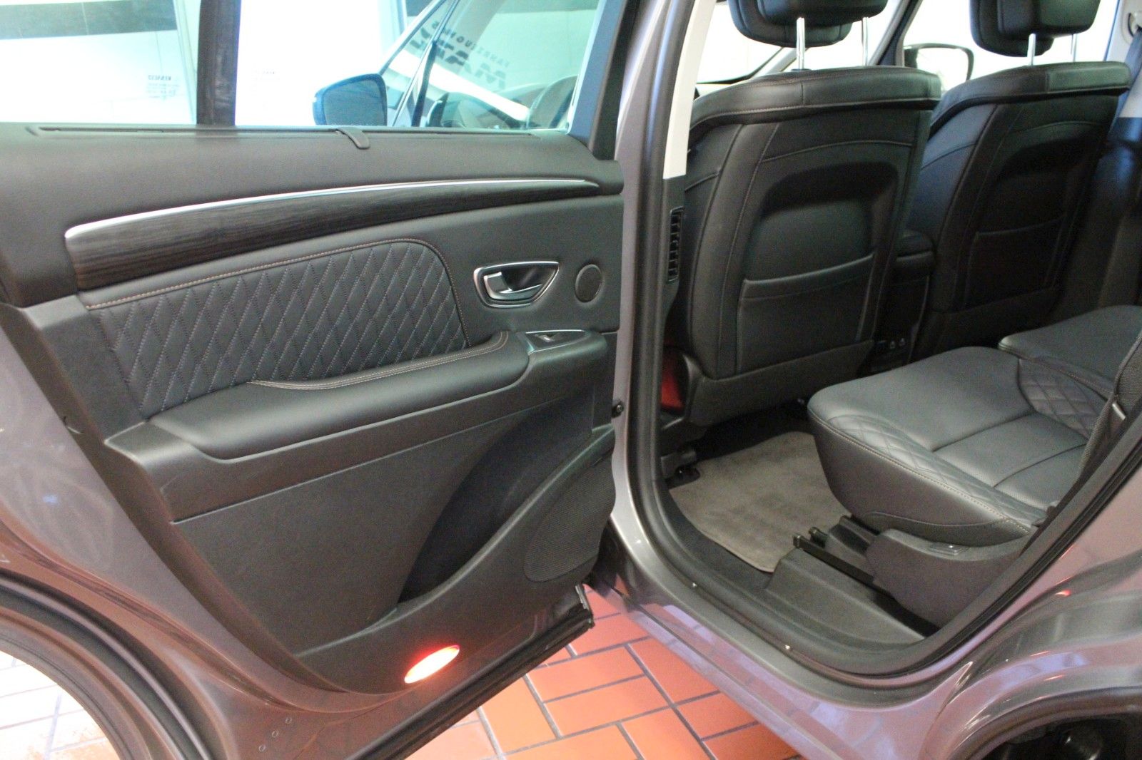 Fahrzeugabbildung Renault Espace Initiale Paris dCi 190 EDC *Volle Ausst.*