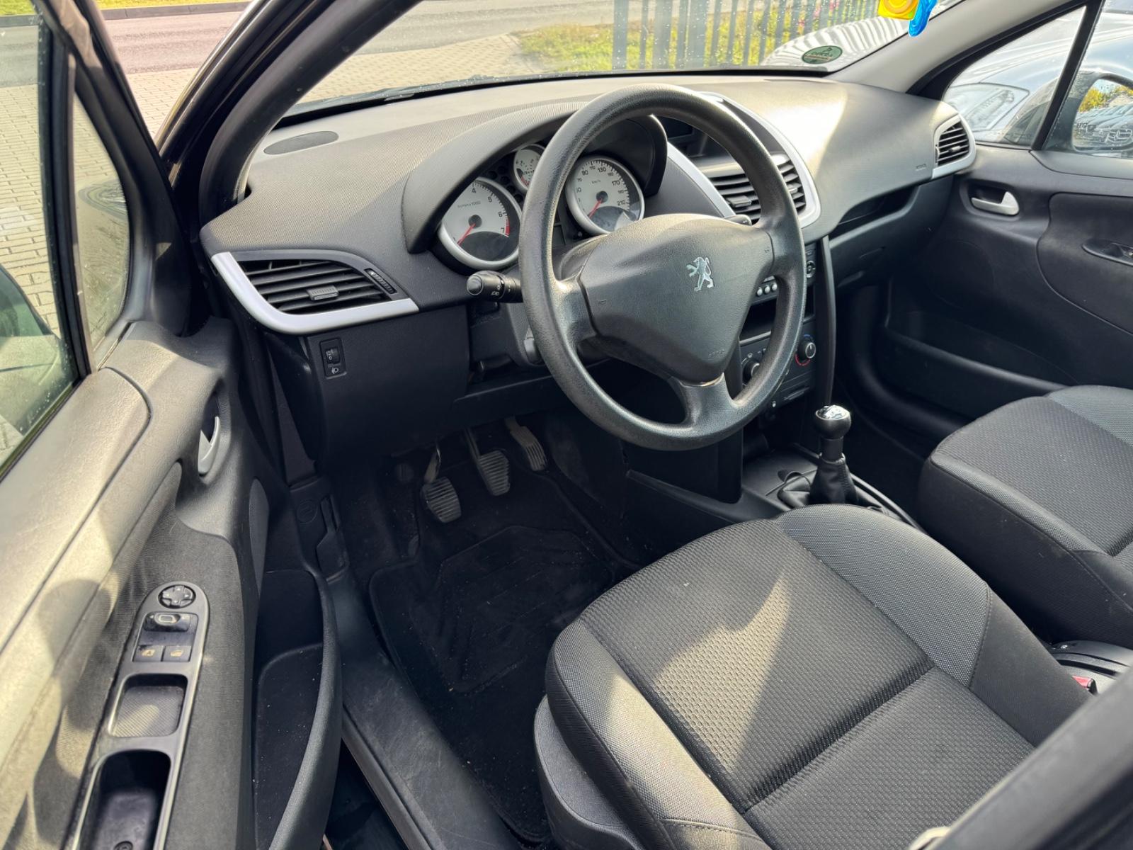 Peugeot 207 2010 — photo 9