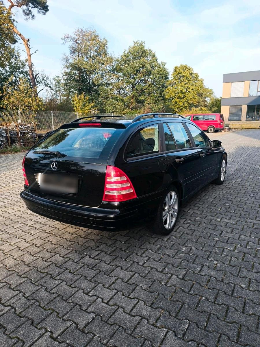 Mercedes-Benz C220 2005 — engine 150 HP (110kW)