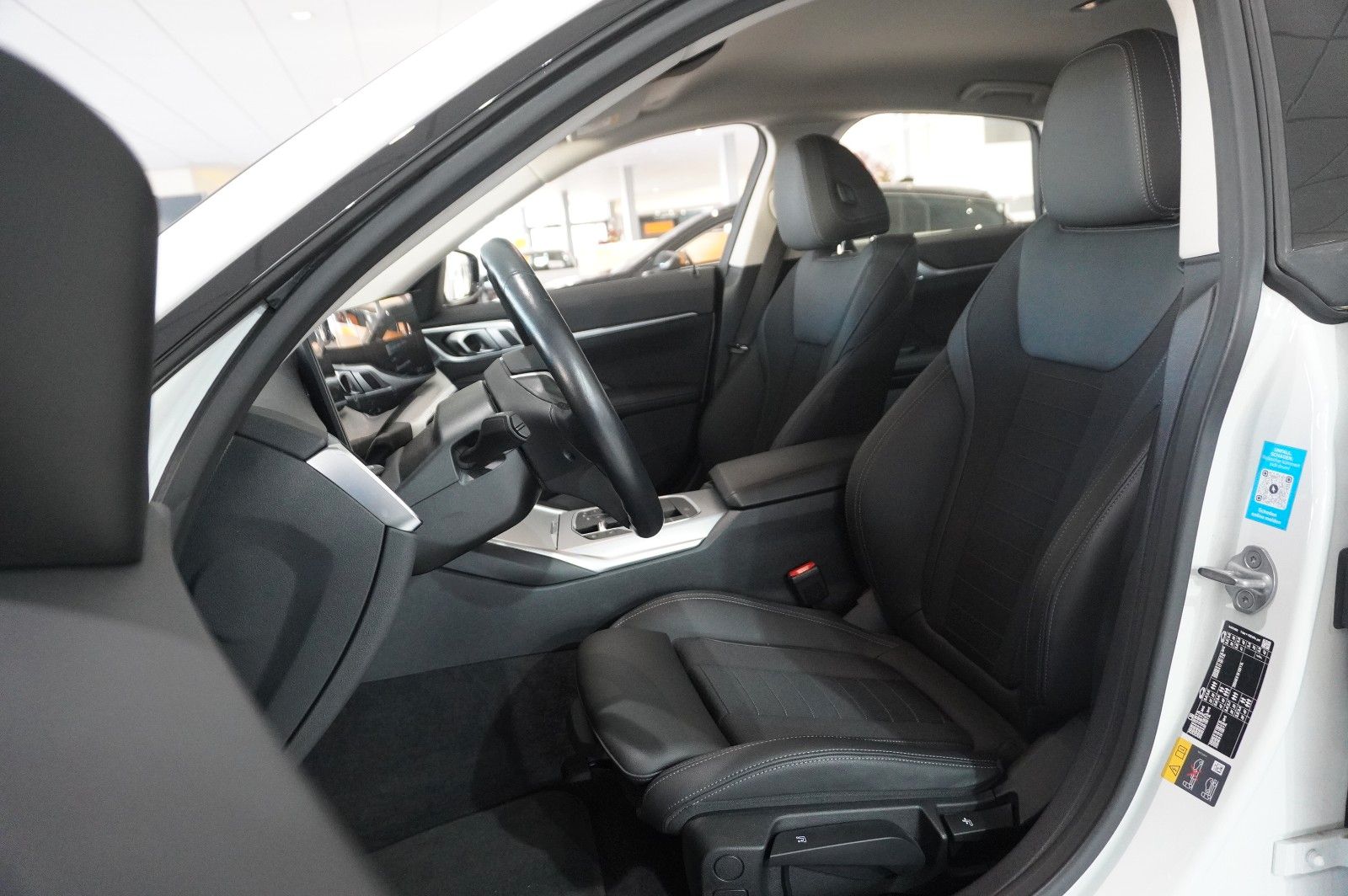 Fahrzeugabbildung BMW i4 Gran Coupe 35 eDrive 70KWH NAVI/KAMERA/SPORT