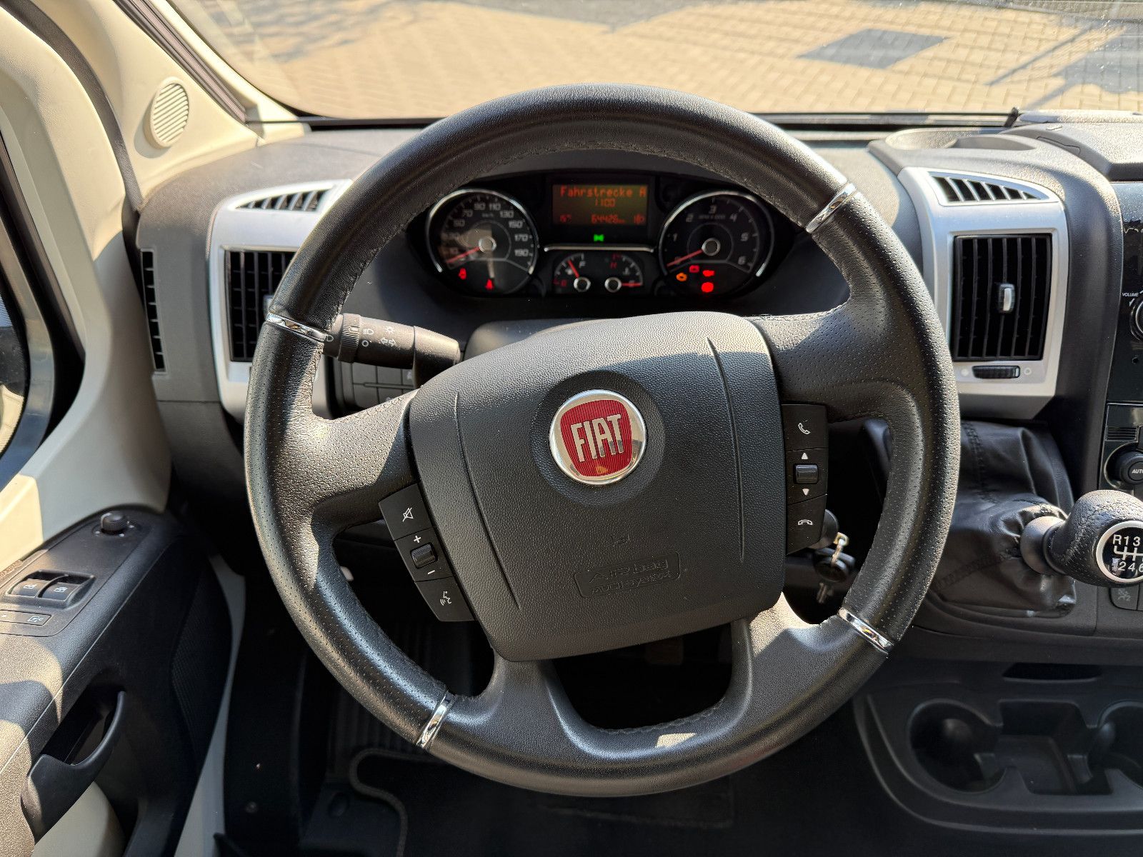 Fahrzeugabbildung HYMER / ERIBA / HYMERCAR Sydney GT 60 Limited