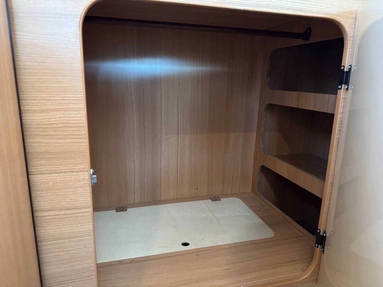 Fahrzeugabbildung Ahorn Camp T 680 Plus Rückfahrkamera, Markise, TV
