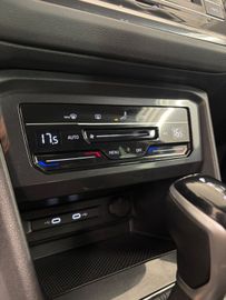 Volkswagen Tiguan - 10