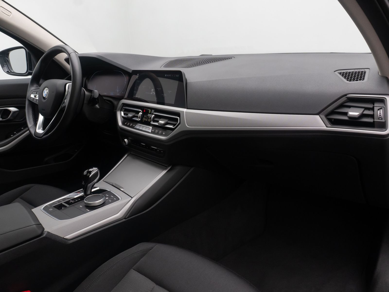 Fahrzeugabbildung BMW 330i xD Alarm AHK DAB Panorama Individual Sport