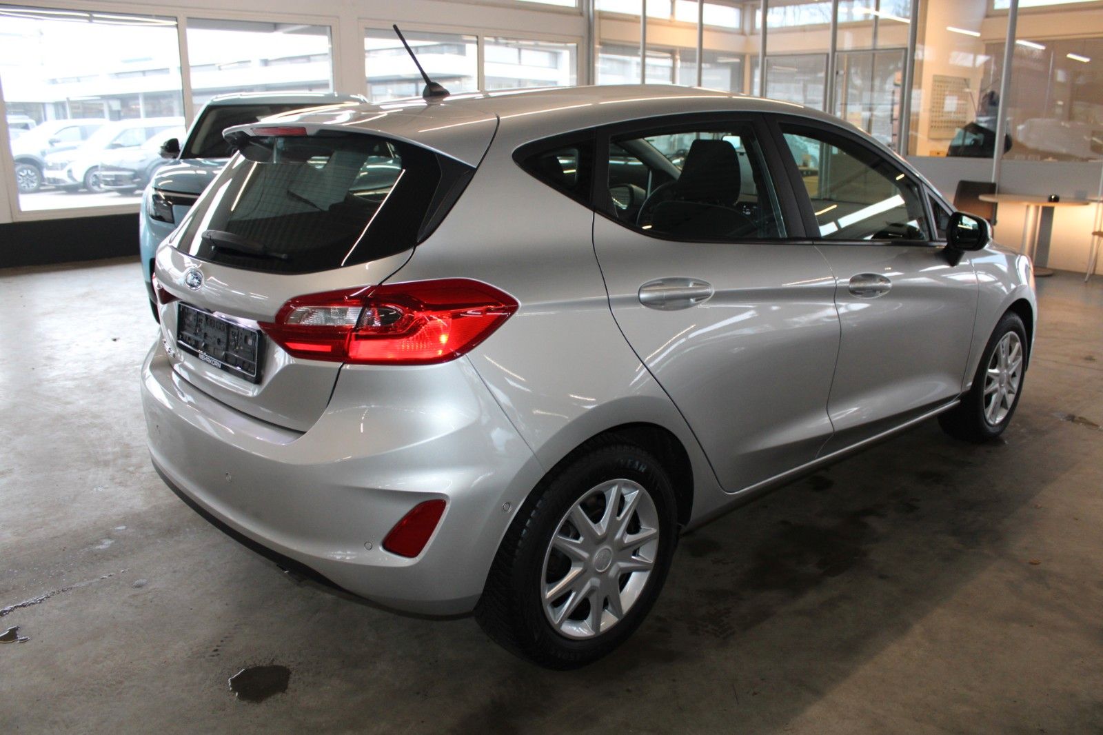 Fahrzeugabbildung Ford Fiesta Cool & Connect 5-T CAM PDC KLIMA WinterP.