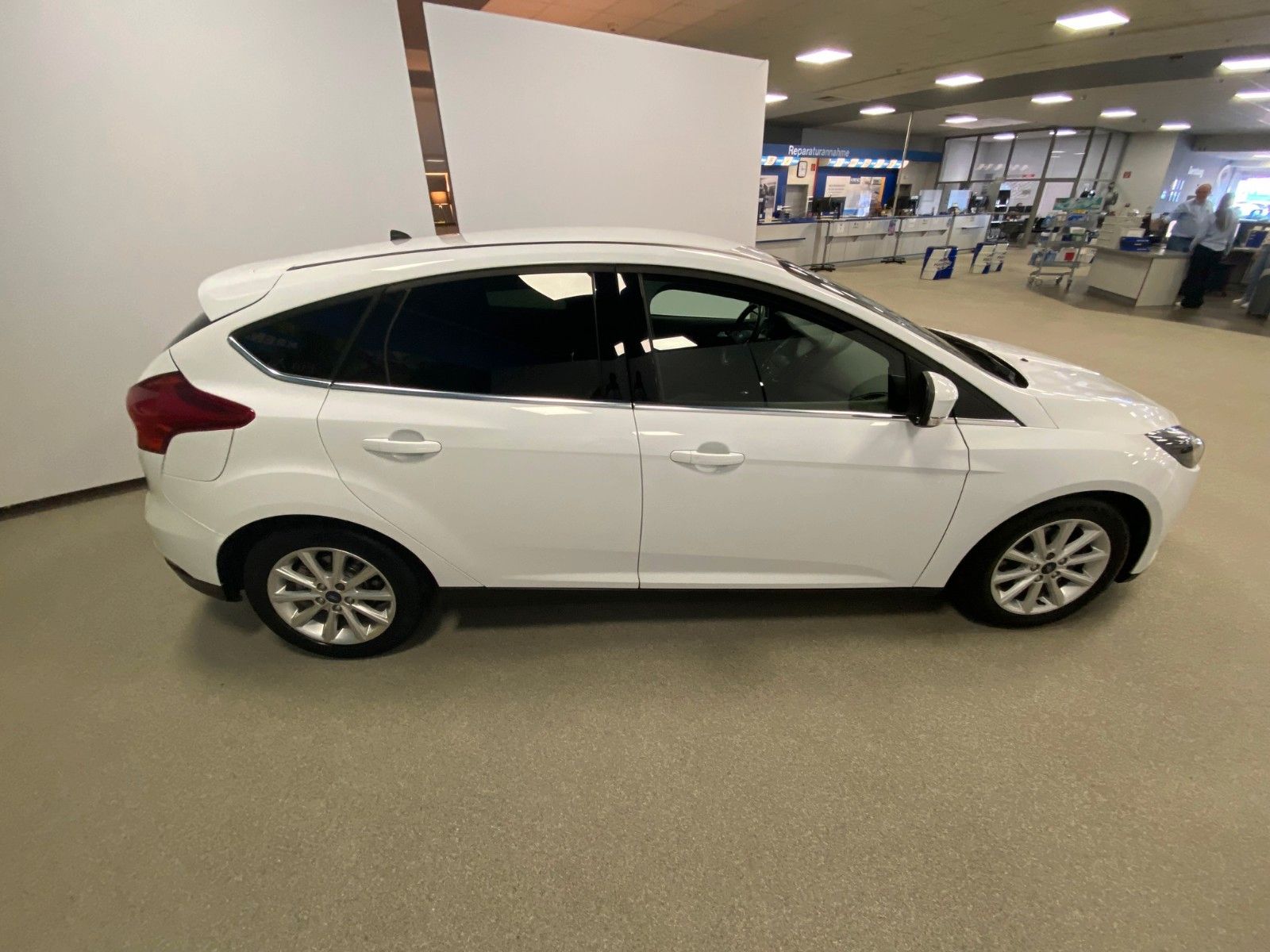 Fahrzeugabbildung Ford Focus 1.0 EcoBoost Titanium+NAVI+TELEFON+ALU+BC+