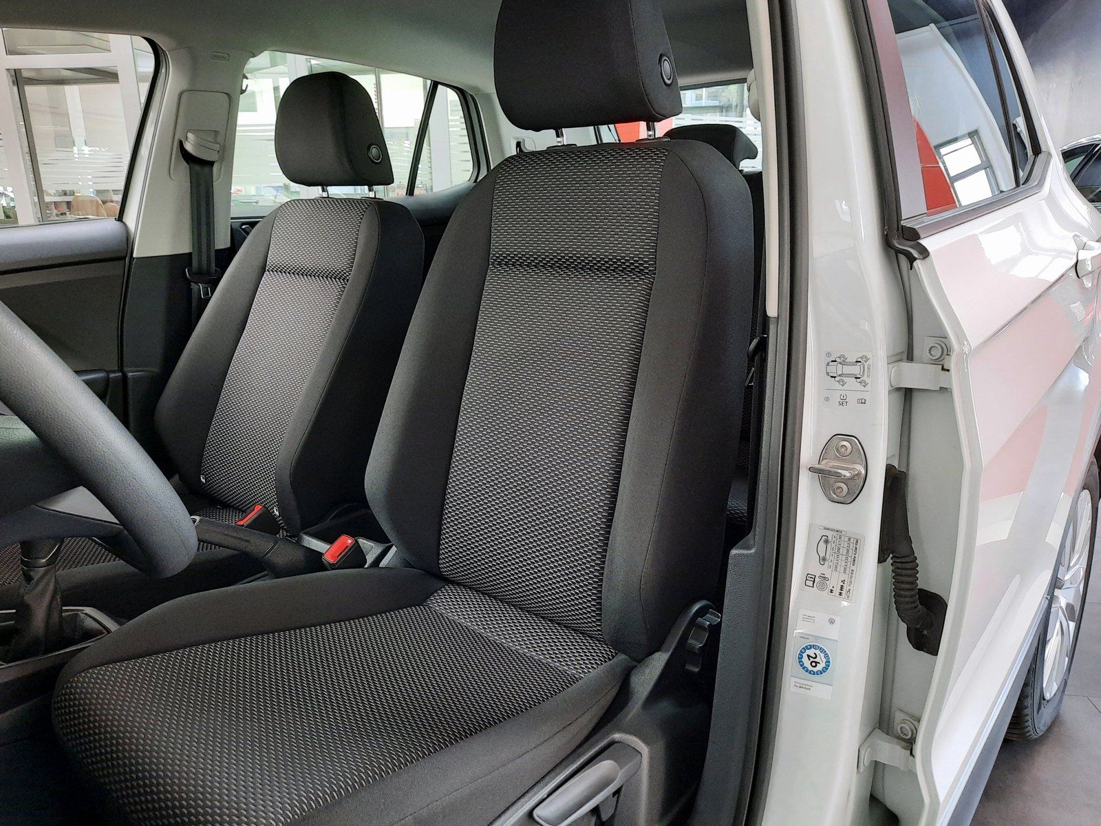 Fahrzeugabbildung Volkswagen T-Cross TSI *Navi*Einparkh.*Sitzhzg.*DAB*VZE*