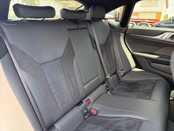 BMW M440i xDrive Sportpaket HK HiFi DAB Standhzg.