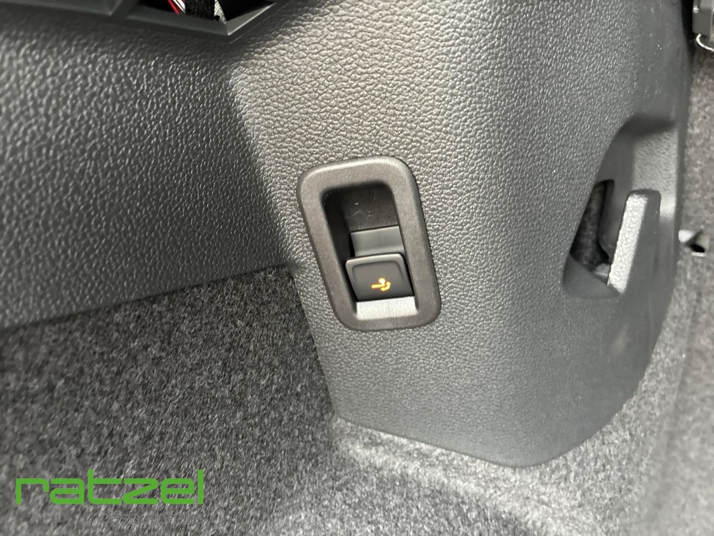 Fahrzeugabbildung Volkswagen Golf GTI 2.0 TSI DSG Harman+AHK+ACC+Keyless+LED