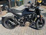 Husqvarna Svartpilen 401