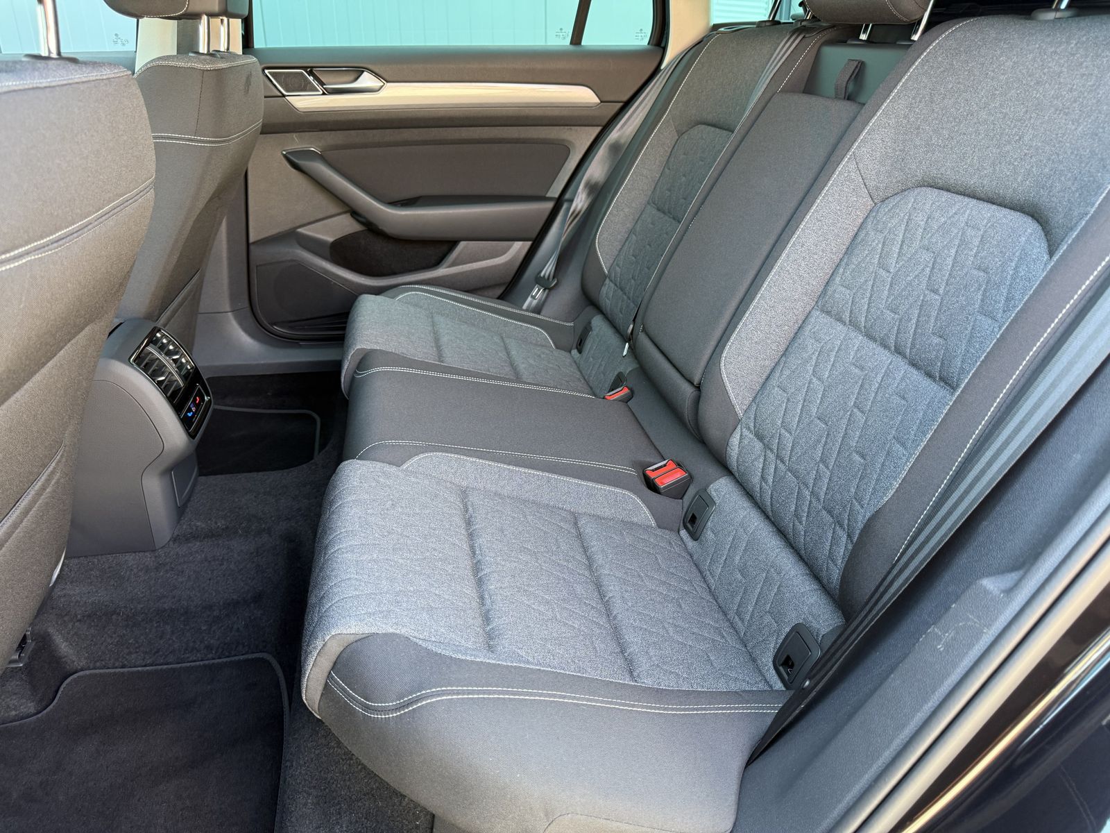 Fahrzeugabbildung Volkswagen Passat Variant 1.4 GTE+NAV+IQ-LIGHT+ACC+AHK+SHZ