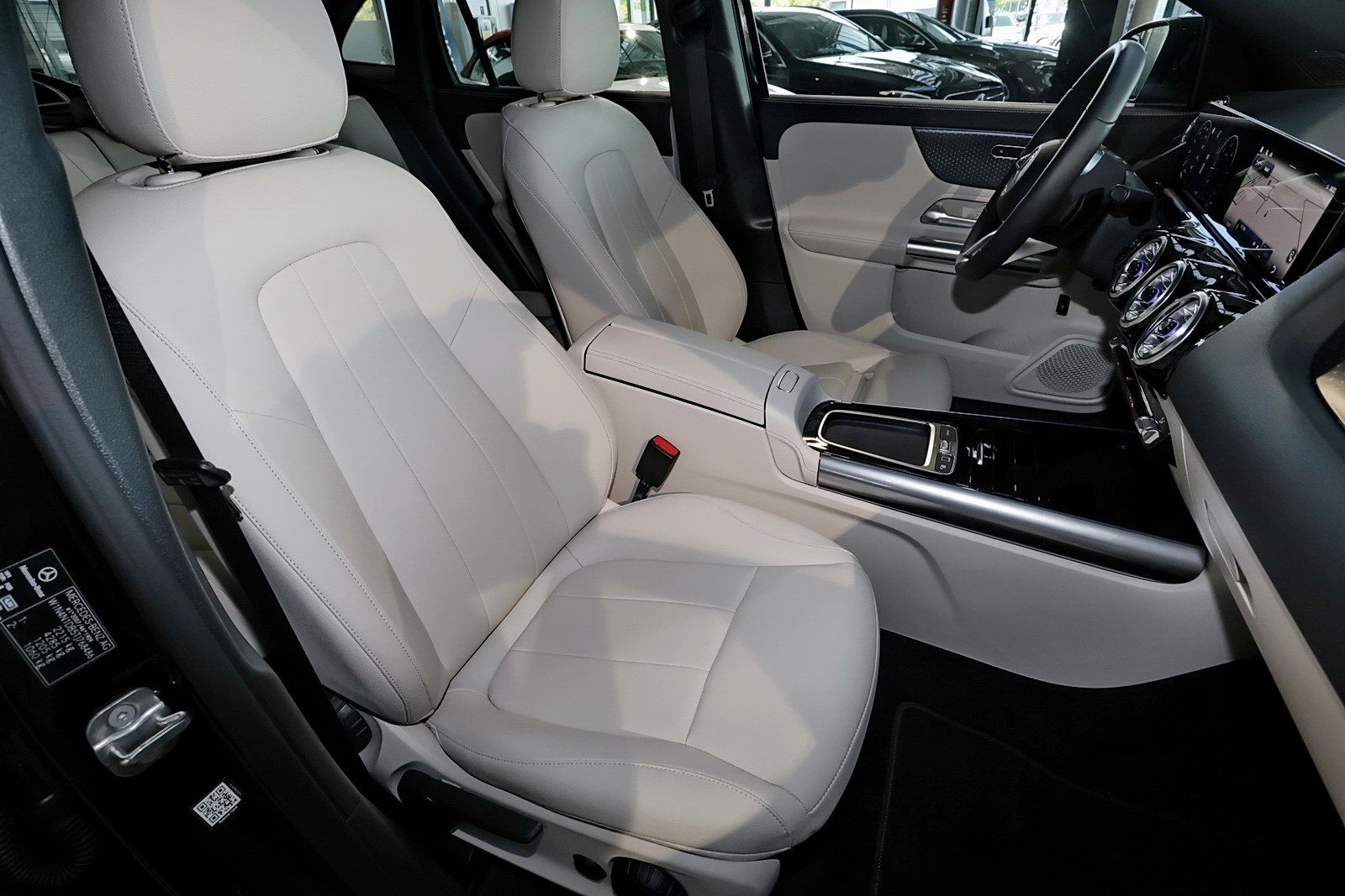 Mercedes-Benz GLA 200 d 4M PANO+ADV PLUS+DISTRO+LEDER BEIGE foto 5