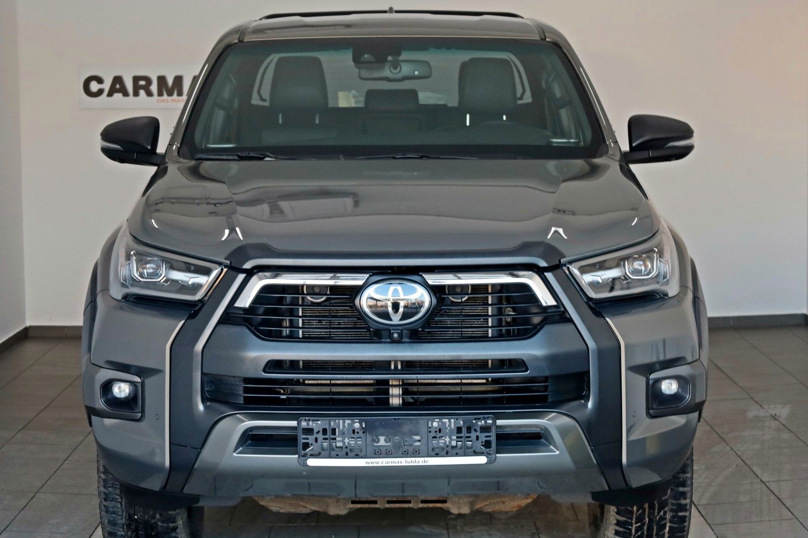 Fahrzeugabbildung Toyota Hilux 2.8 D-4D Invincible, Rollbügel, Rollo, AHK