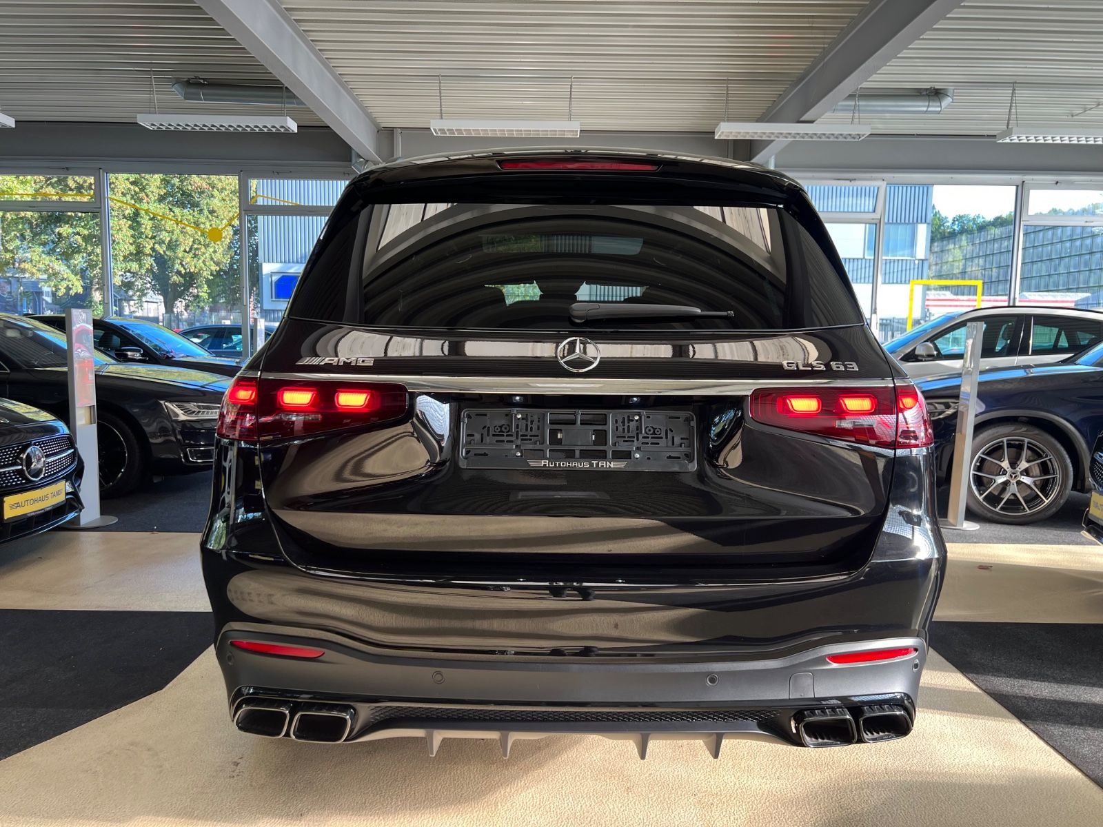 Fahrzeugabbildung Mercedes-Benz GLS 63 AMG 4 Matic*CARBON*3D BURMESTER*NEUWERTIG