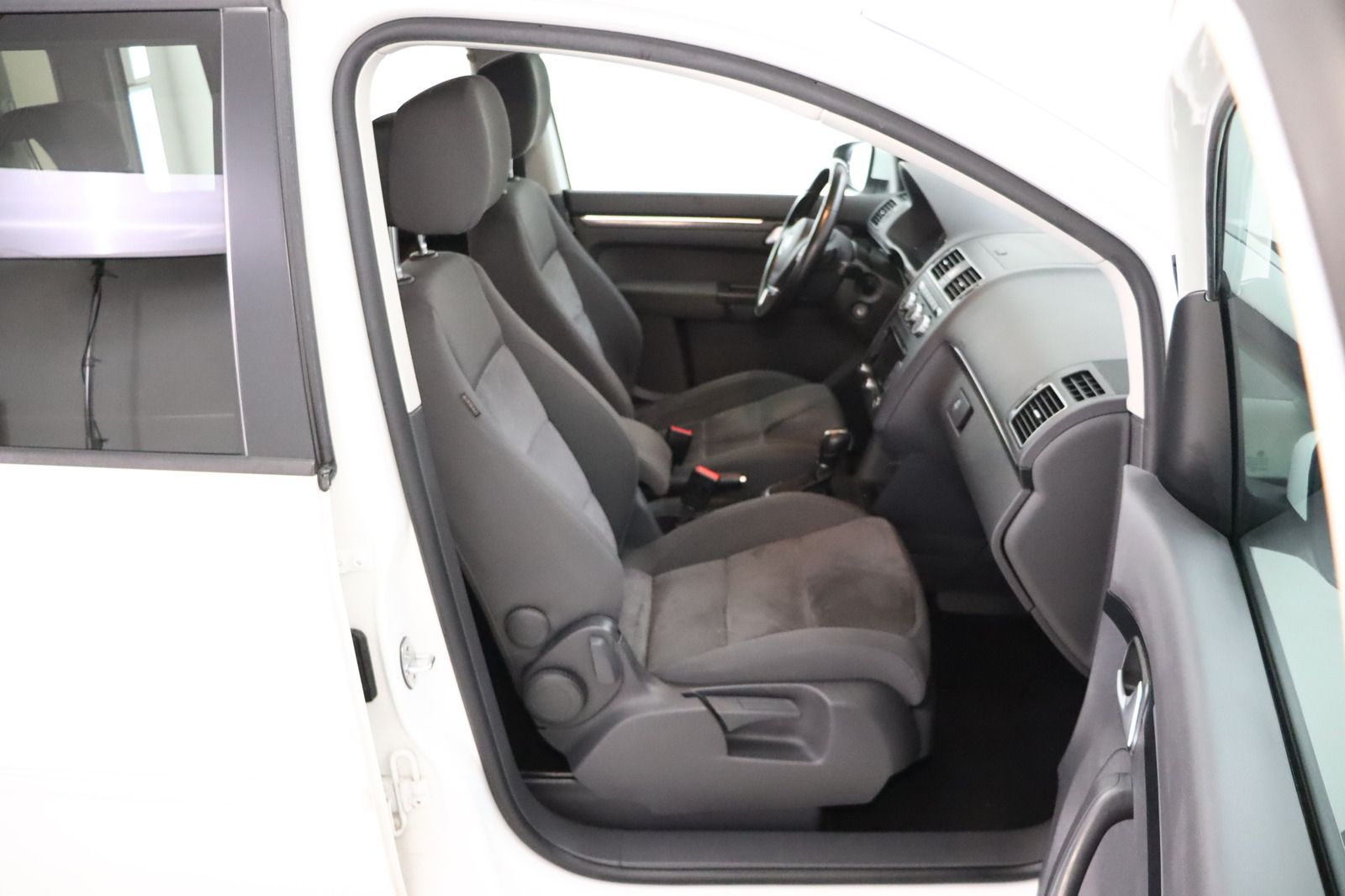 Fahrzeugabbildung Volkswagen Touran 2.0 TDI * Navi * RFK * Xenon *