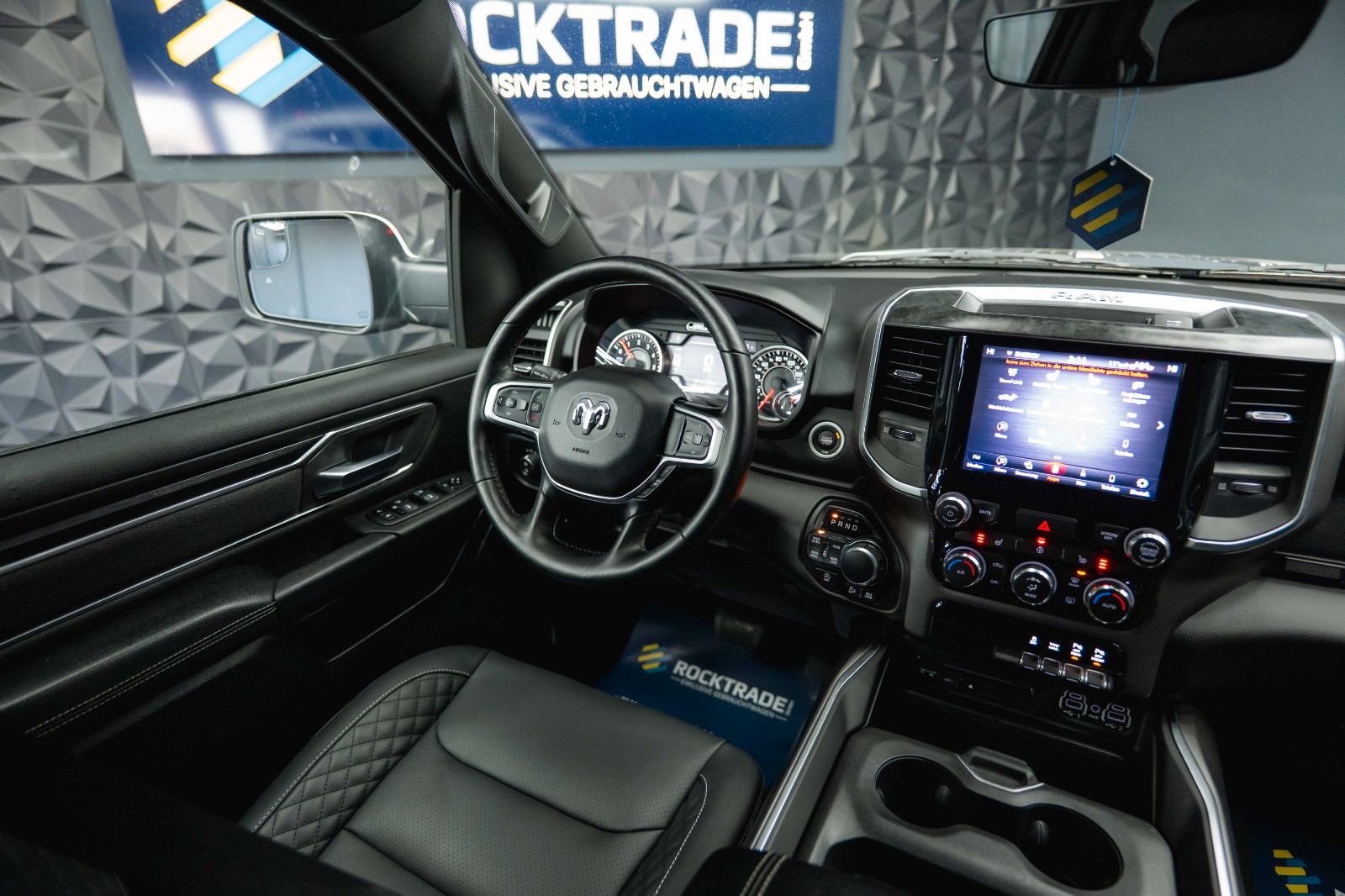 Fahrzeugabbildung Dodge RAM 5.7 V8 HEMI 4x4 OFFROAD Night AXLE LOCK 19%