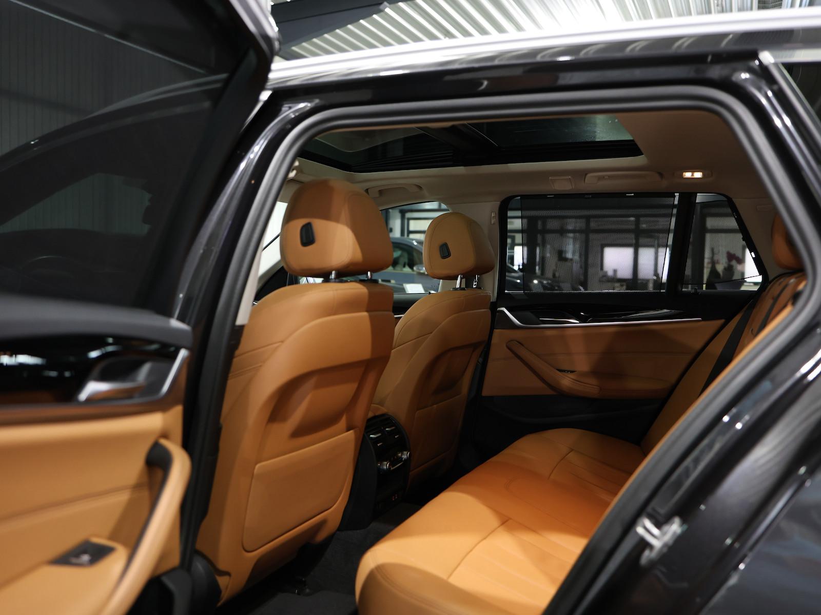 BMW 520i Touring BUSINESS GREY & BROWN / PANORAMA
