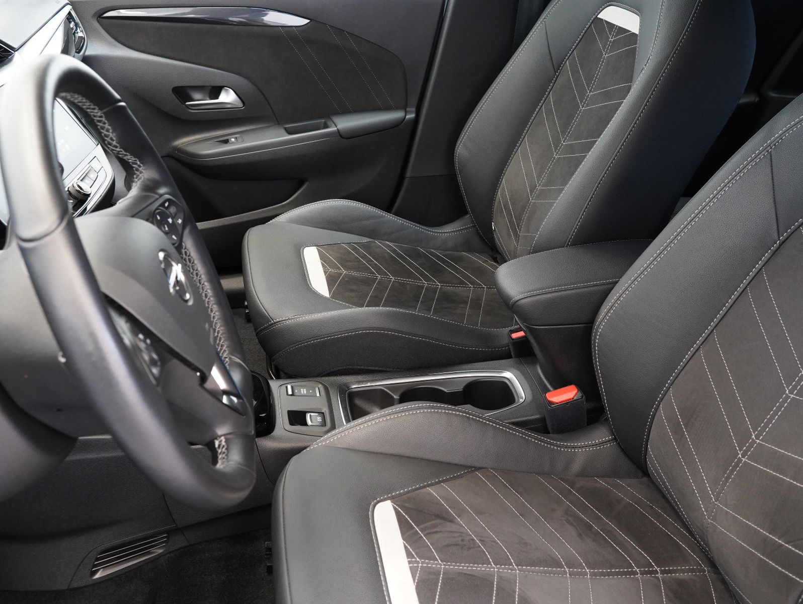 Fahrzeugabbildung Opel Corsa F e Ultimate CARPLAY/INTELLILUX/SOH