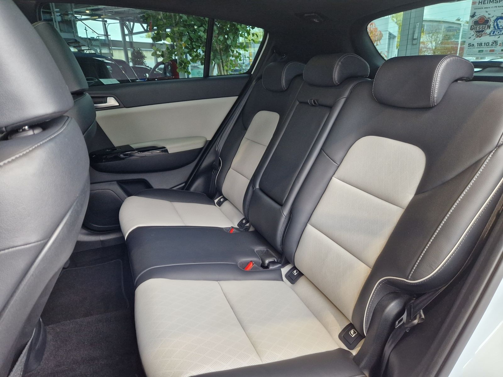 Fahrzeugabbildung Kia Sportage GT-Line 4WD PANO 360° LED