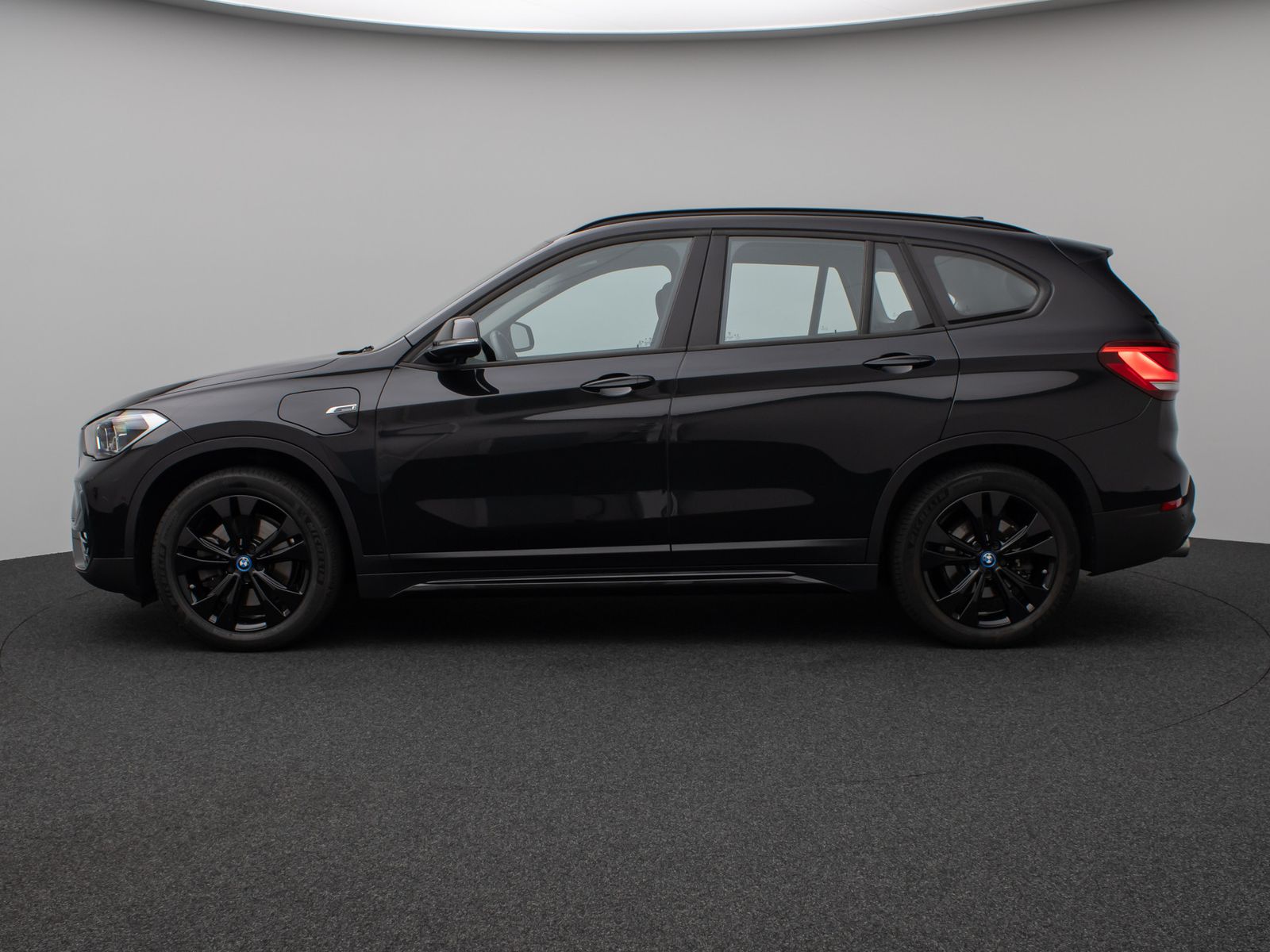 Fahrzeugabbildung BMW X1 xD25e Sport Line Kamera HUD DAB HiFi Komfort