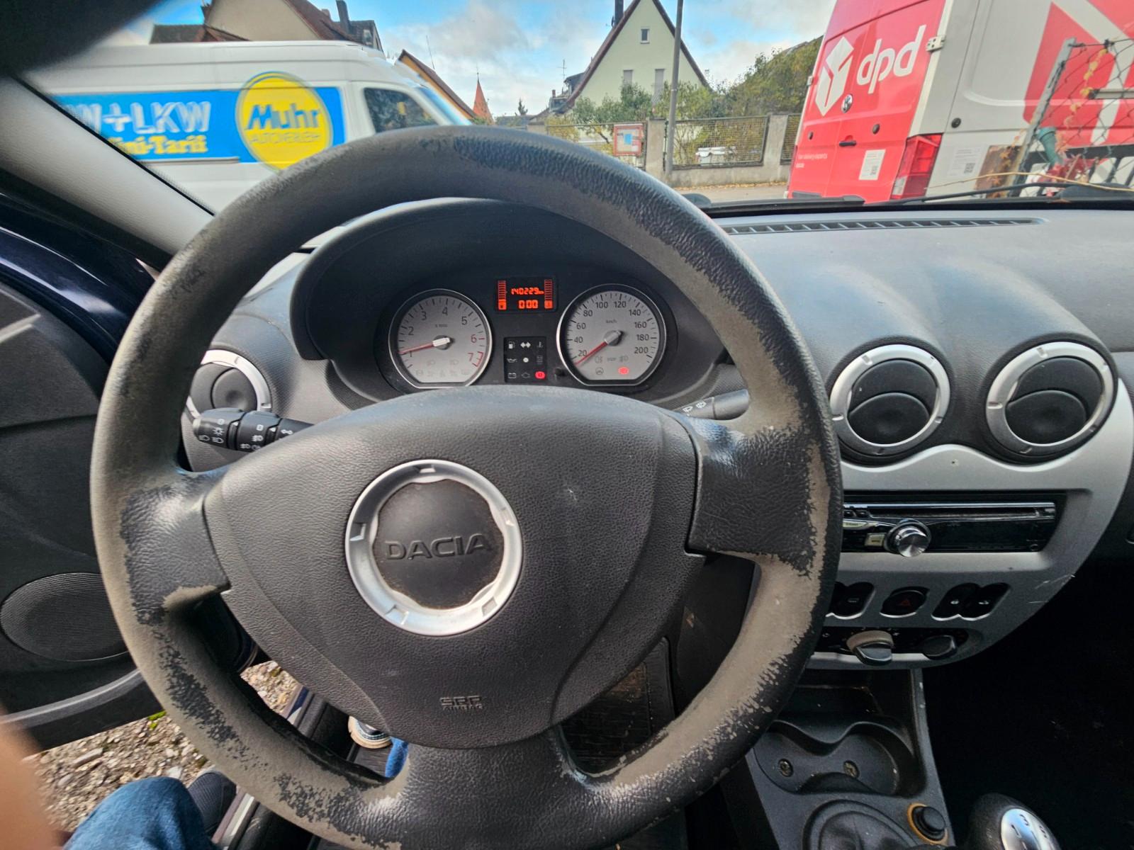 Dacia Logan 2011 — photo 11