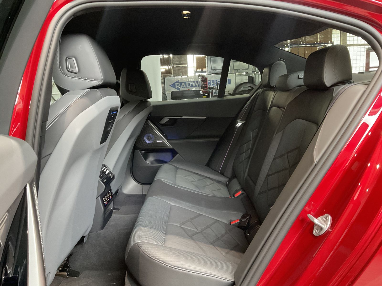 Fahrzeugabbildung BMW i5 xDrive40 | Sitzbelüftung | M Sportpaket Pro |