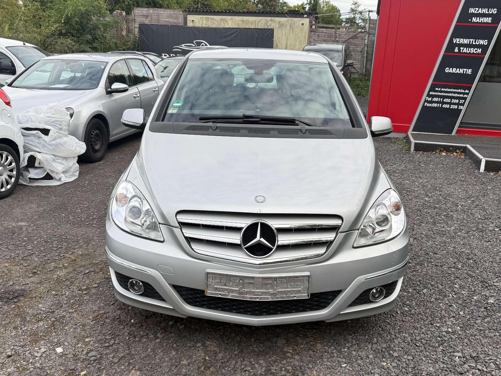 Mercedes-Benz B 180