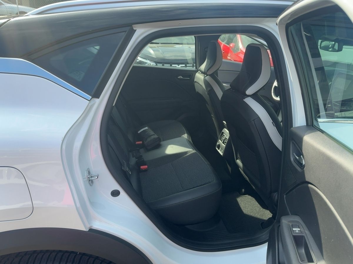 Fahrzeugabbildung Renault Captur Intens TCe 140 Navi 9,3" ACC SHZ Kamera