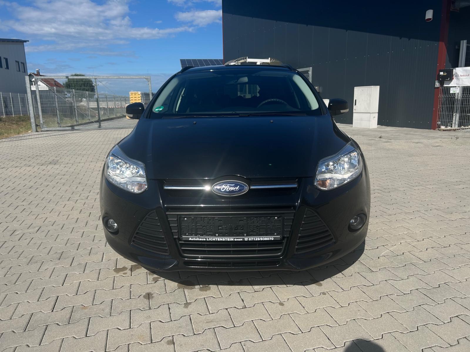 Ford Focus 2013 — interior