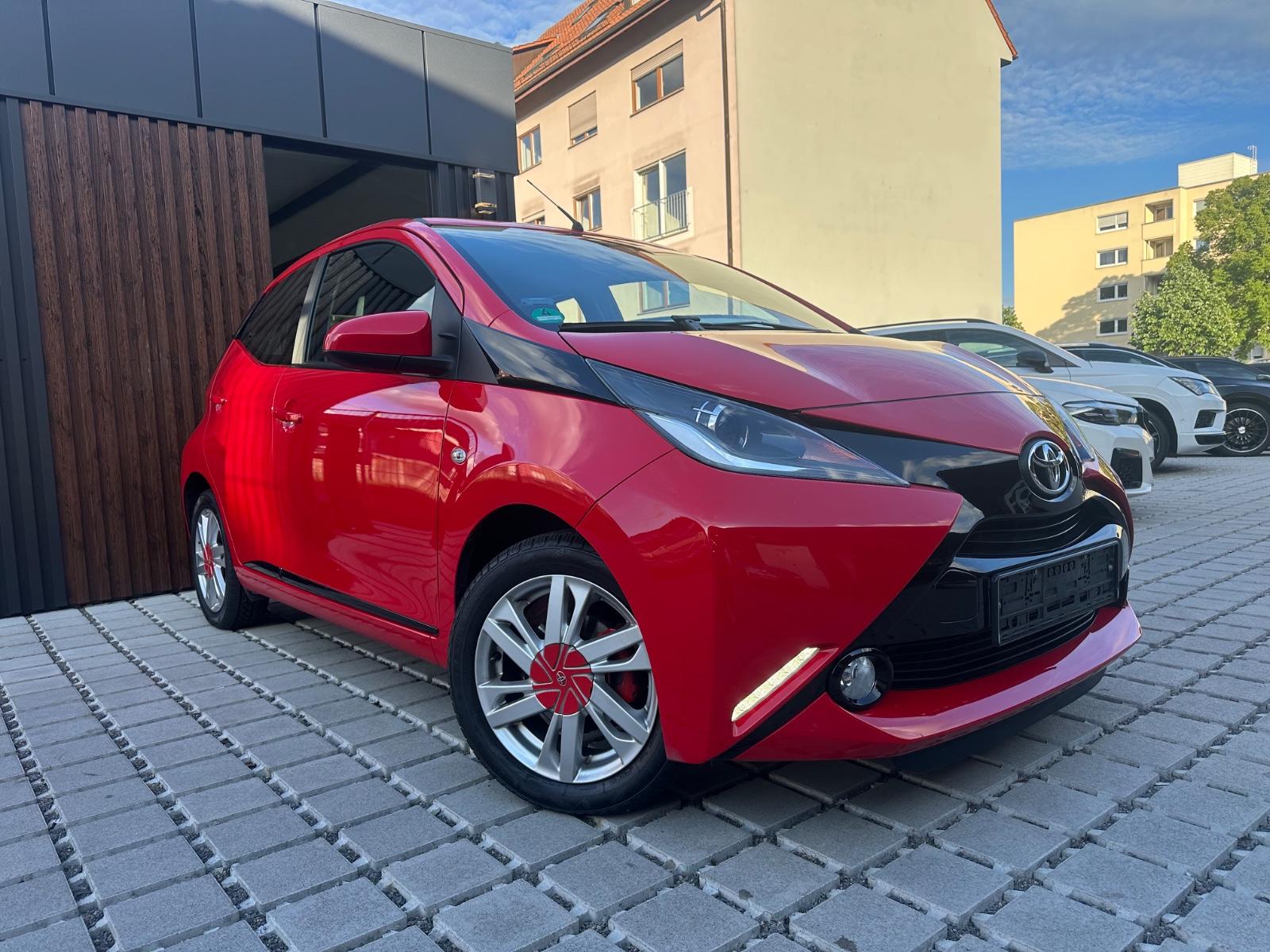 Toyota Aygo x-wave*Faltdach*NAVI*CAM*KLIMA*TEMPOMAT